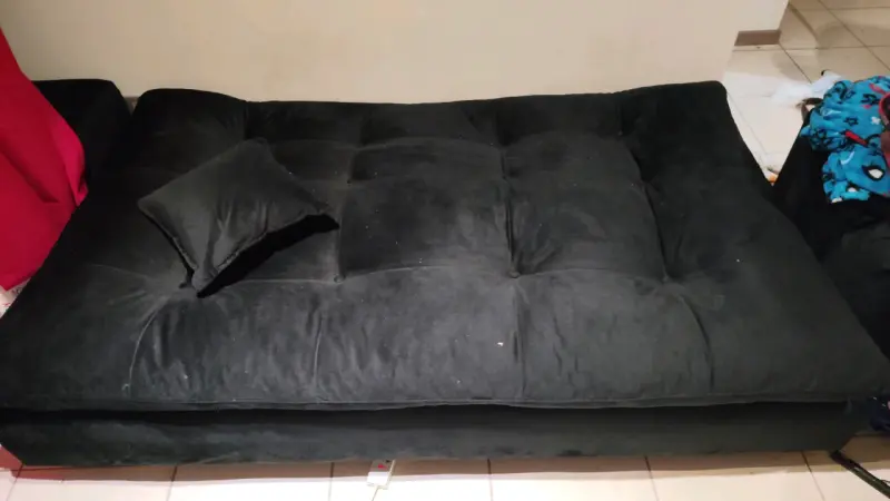 Sofá cama negro en buen estado - 2