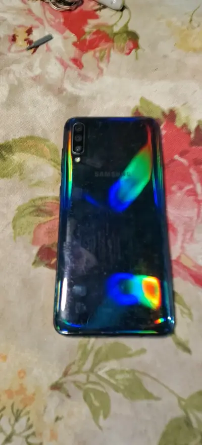 Samsung Galaxy A70smartphone en buen estado - miniatura 2