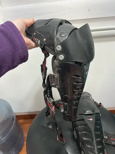 Rodilleras de protección para motocross negras - miniatura 4