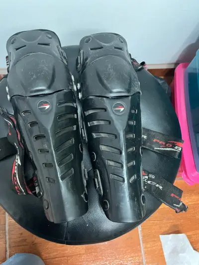 Rodilleras de protección para motocross negras - miniatura 5