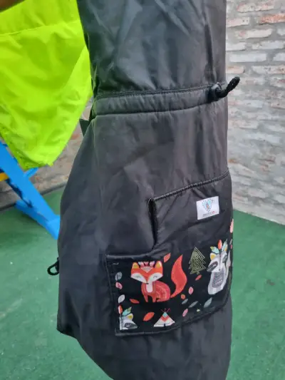 Cubre mochila porteo con diseño de animales - miniatura 1