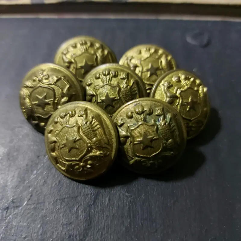 Botones militares antiguos de bronce - 2