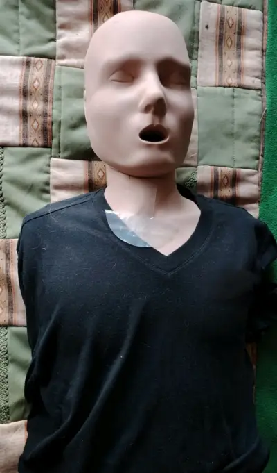 Maniquí de RCP para entrenamiento - miniatura 2
