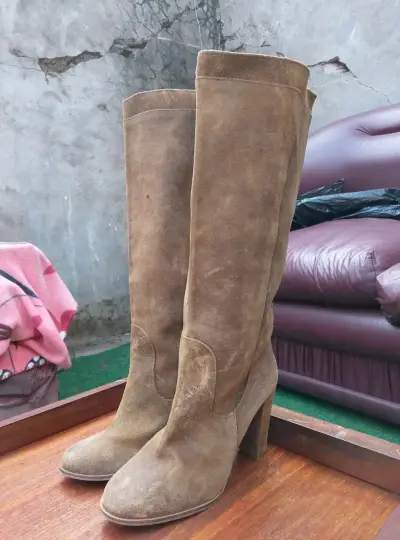 Botas de gamuza marrón con tacón alto - miniatura 1