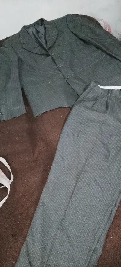 Traje formal para hombre en varios colores - miniatura 4