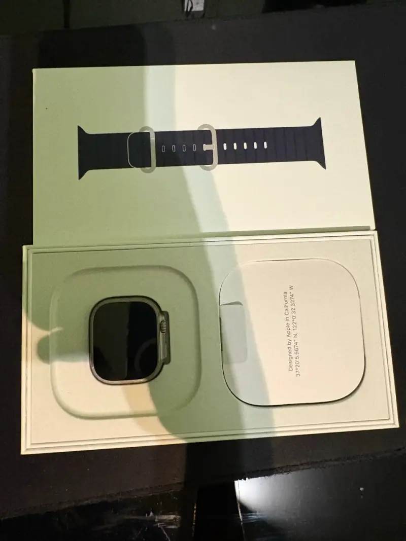 Apple Watch Ultra 2 Titanium 49 mm - 2