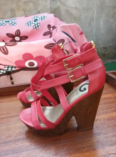 Sandalias de Tacón Alto Rojas Guess - miniatura 1