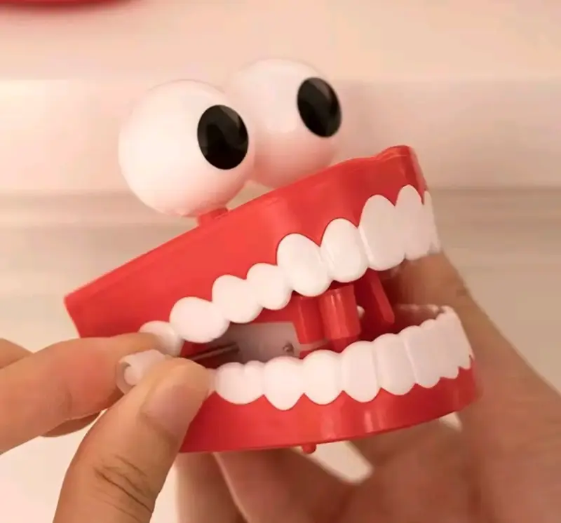 Juguete de dientes saltarines con ojos. Dentadura - 2