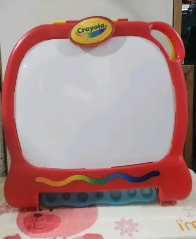 Pizarra doble cara Crayola para niños - miniatura 1