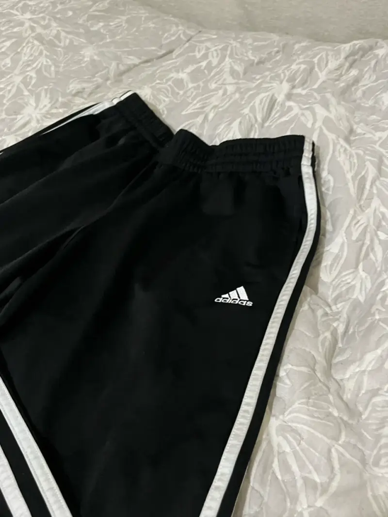 Pantalones deportivos negros Adidas con franjas - 2