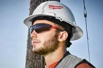 Gafas de seguridad Milwaukee negras y rojas - miniatura 1