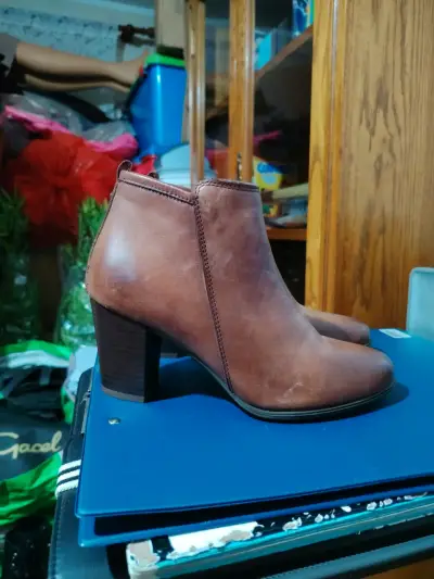 Botines de cuero marrón André con tacón Número 36 - miniatura 1