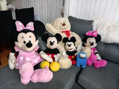 Peluches variados de personajes Disney y más - miniatura 1