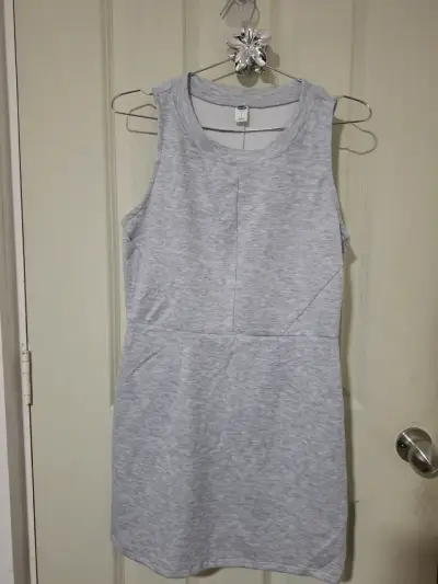 Vestido sin mangas gris claro para mujer - miniatura 1