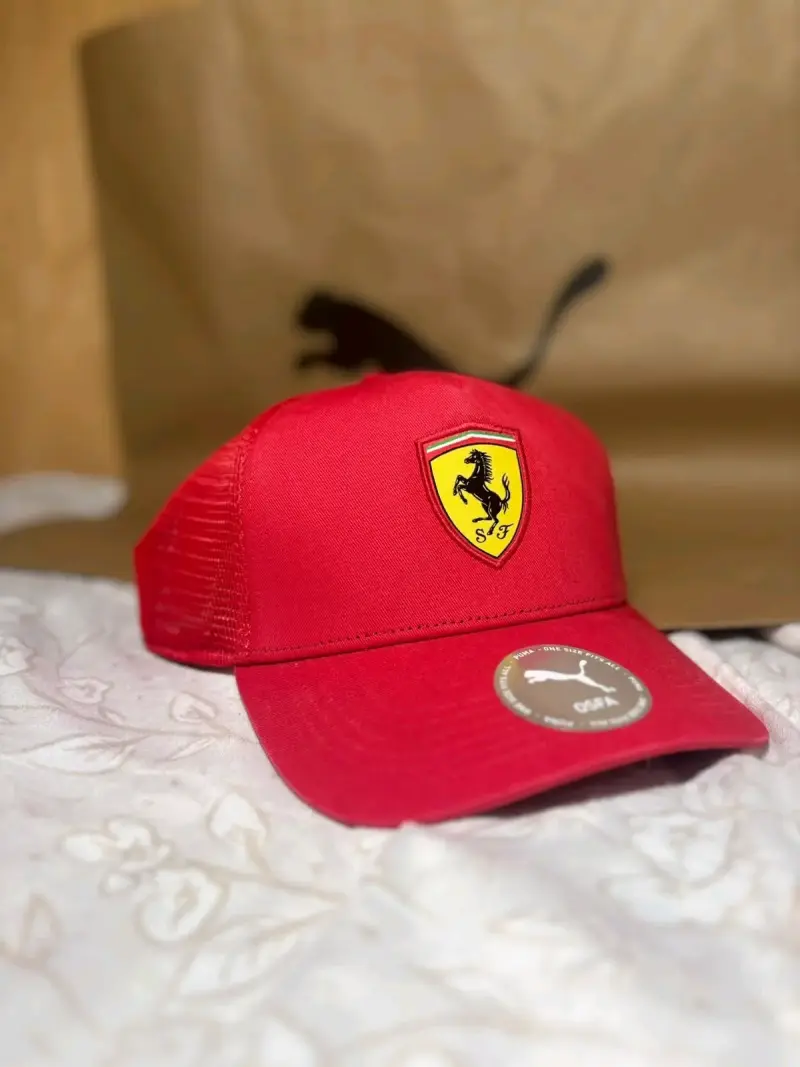 Gorra roja Ferrari Puma edición especial - 1