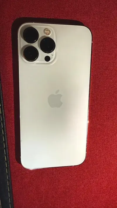 iPhone 13 Pro Max en excelente estado - miniatura 3