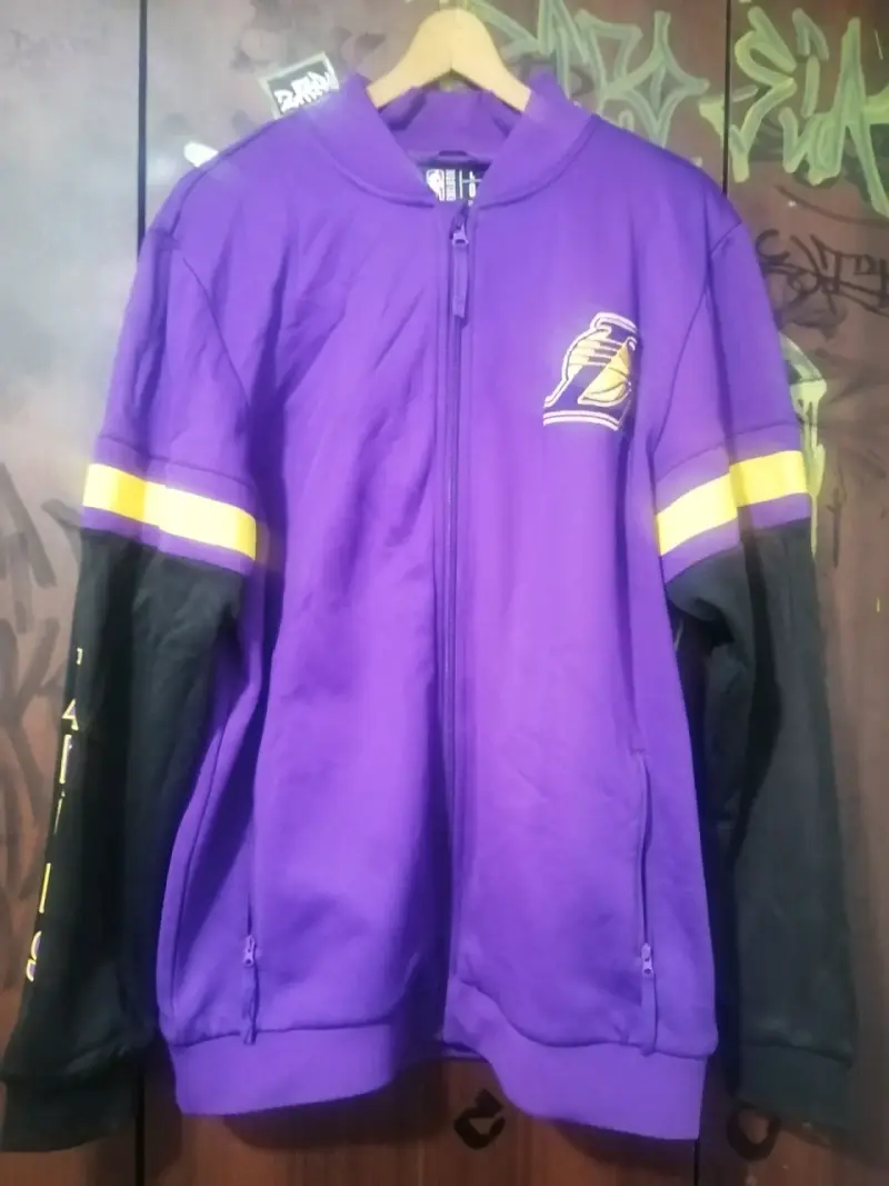 Chaqueta deportiva Lakers morada y negra