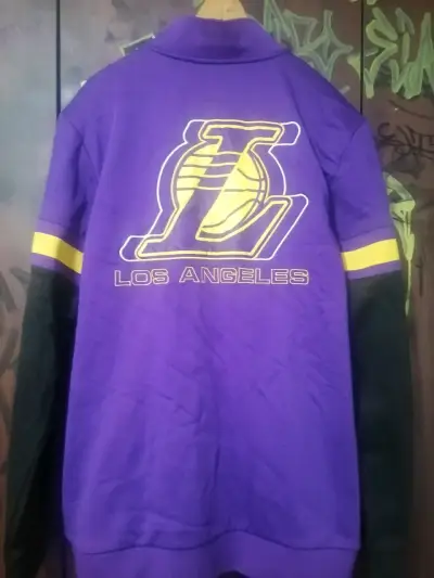 Chaqueta deportiva Lakers morada y negra - miniatura 2