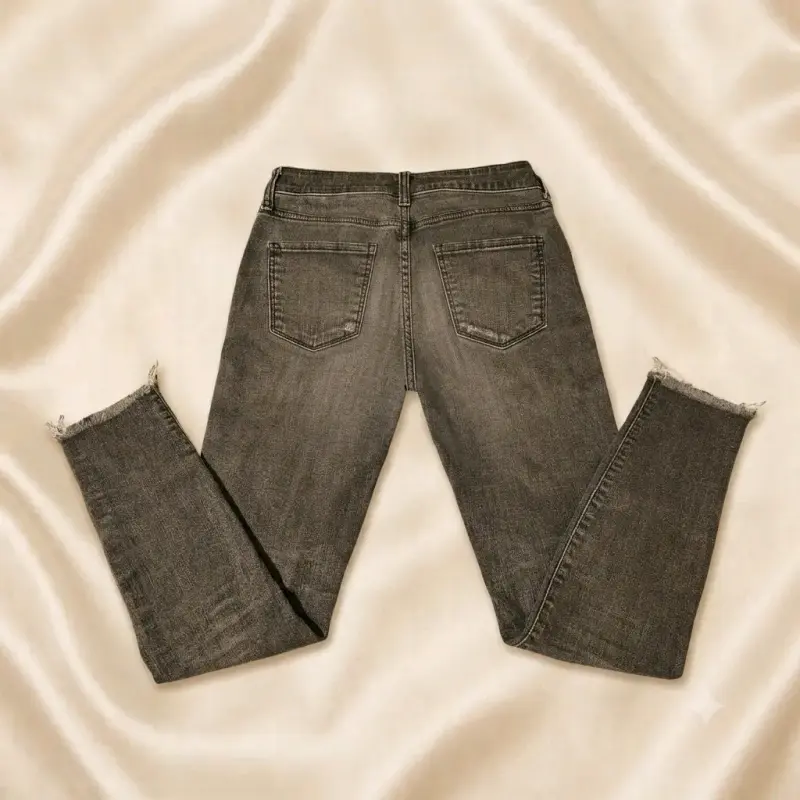 Jeans rasgados para mujer color gris - 2