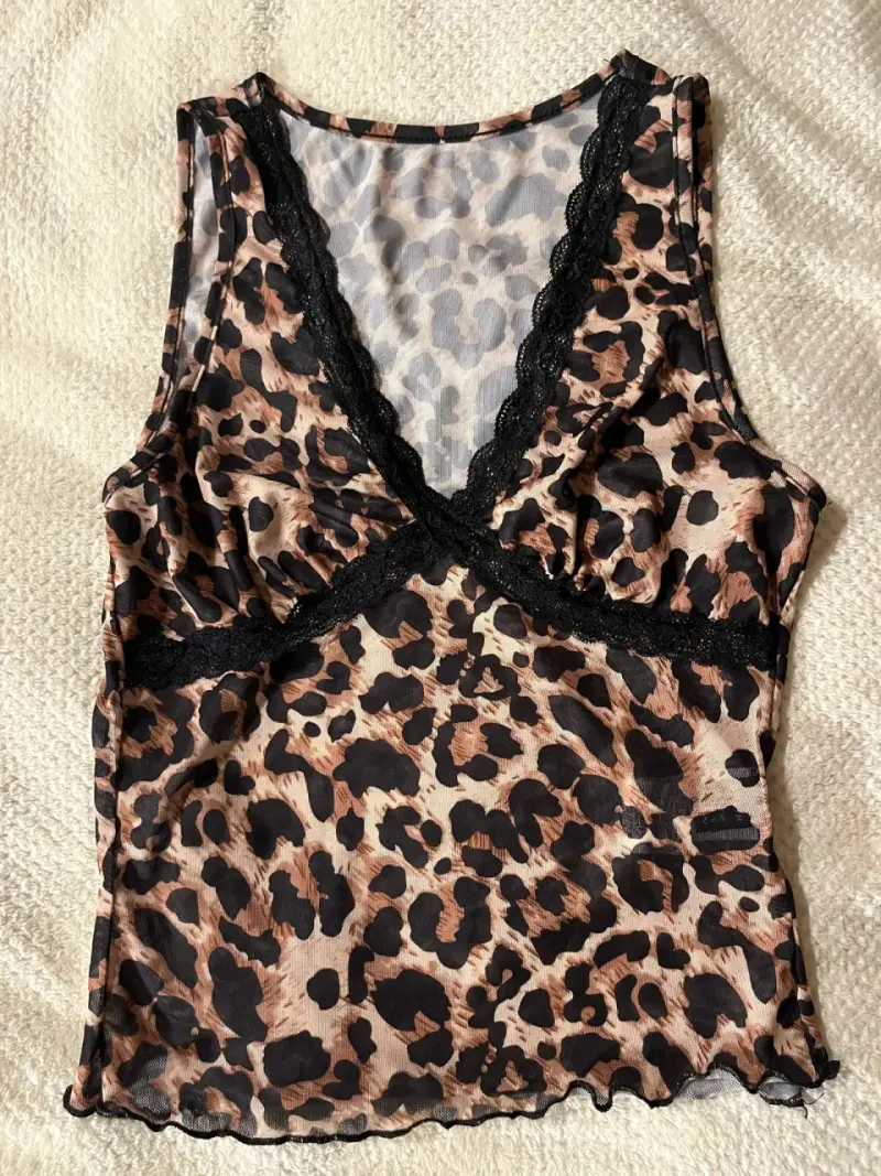 Blusa de encaje con estampado animal print - 1