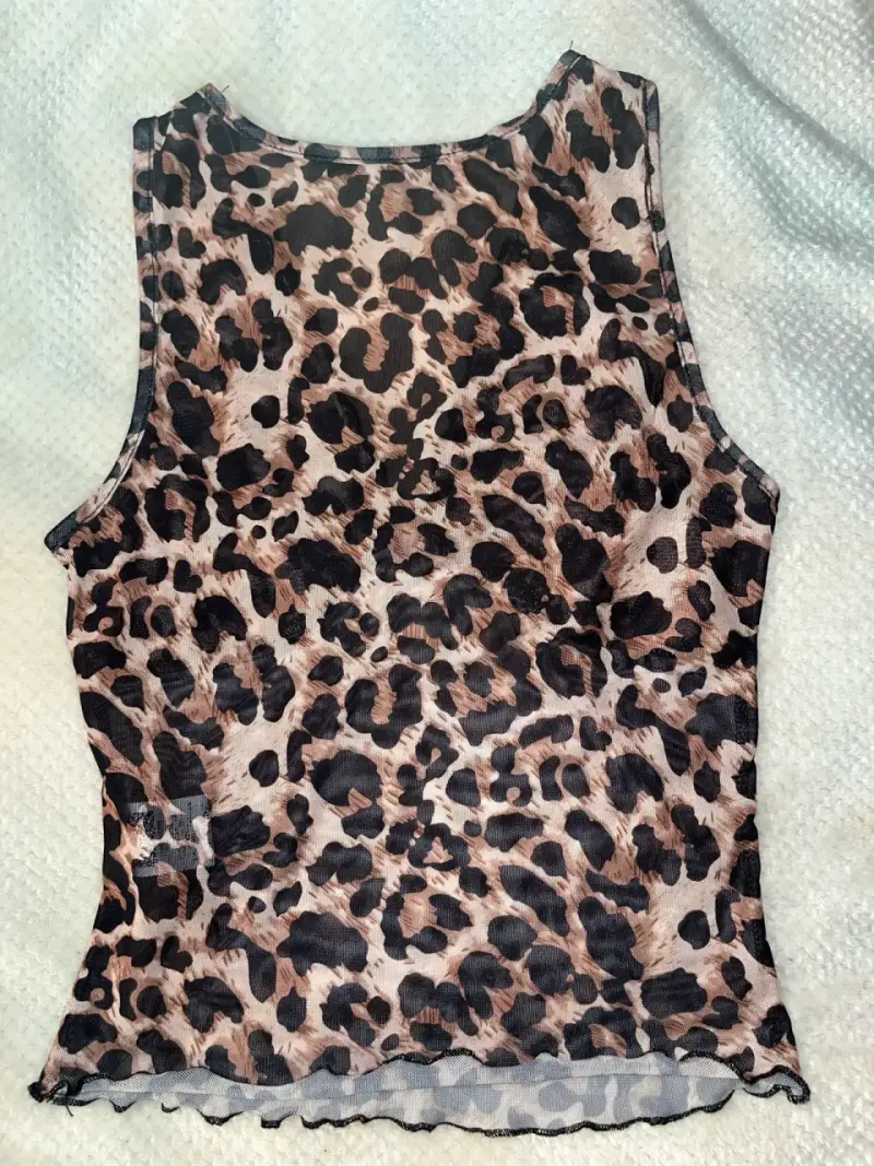 Blusa de encaje con estampado animal print - 5
