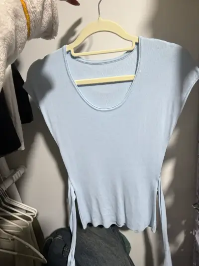 Polera amarilla con cuello drapeado para mujer - miniatura 5
