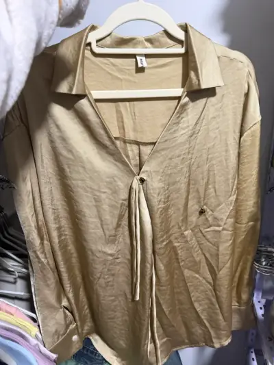 Blusa blanca de satén para mujer - miniatura 3