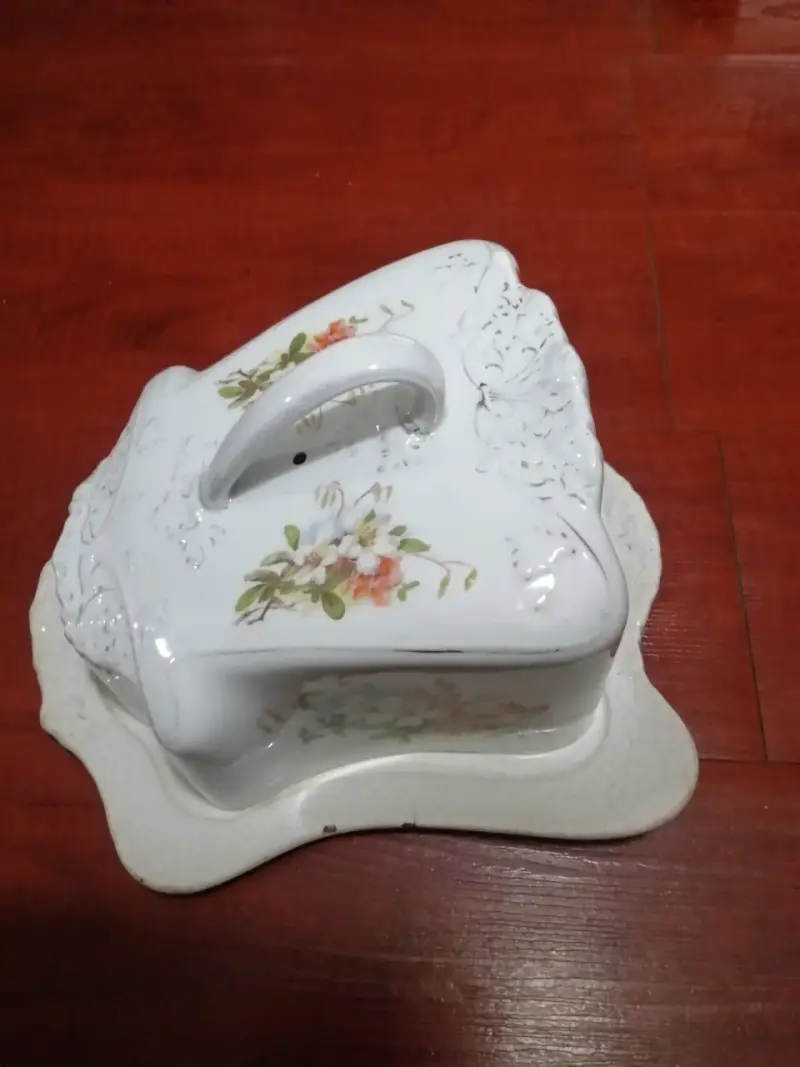 Mantequera de porcelana con diseño floral vintage - 1