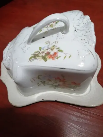 Mantequera de porcelana con diseño floral vintage - miniatura 2