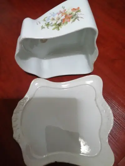 Mantequera de porcelana con diseño floral vintage - miniatura 3