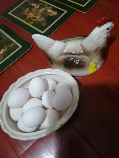 Decorativa figura de gallina de cerámica - miniatura 3