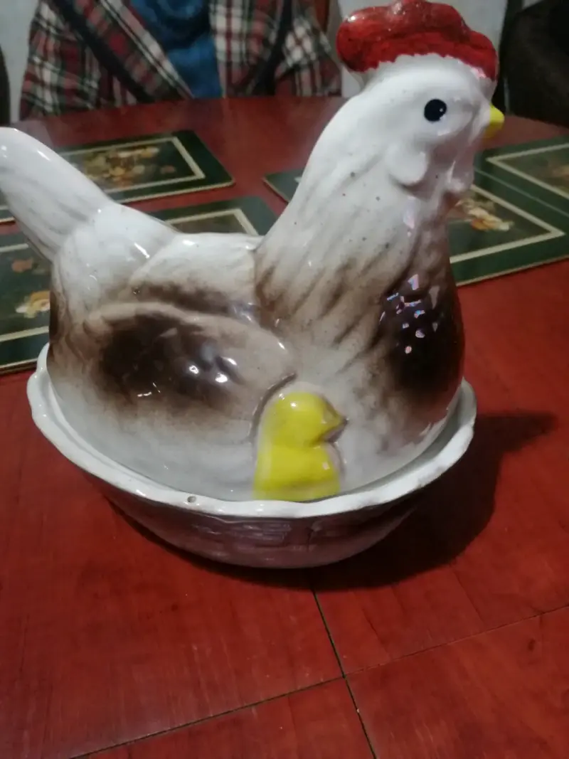 Decorativa figura de gallina de cerámica - 4
