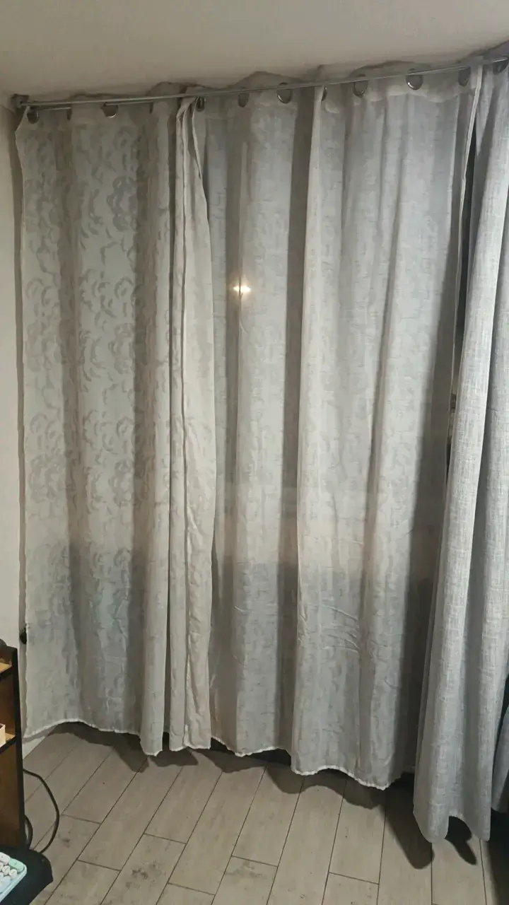 Cortinas de tela translúcida beige - 1