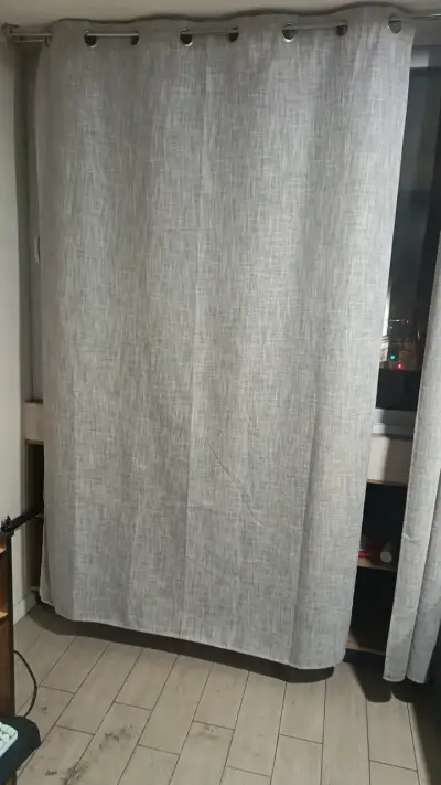 Cortina opaca gris con ojales metálicos - miniatura 1