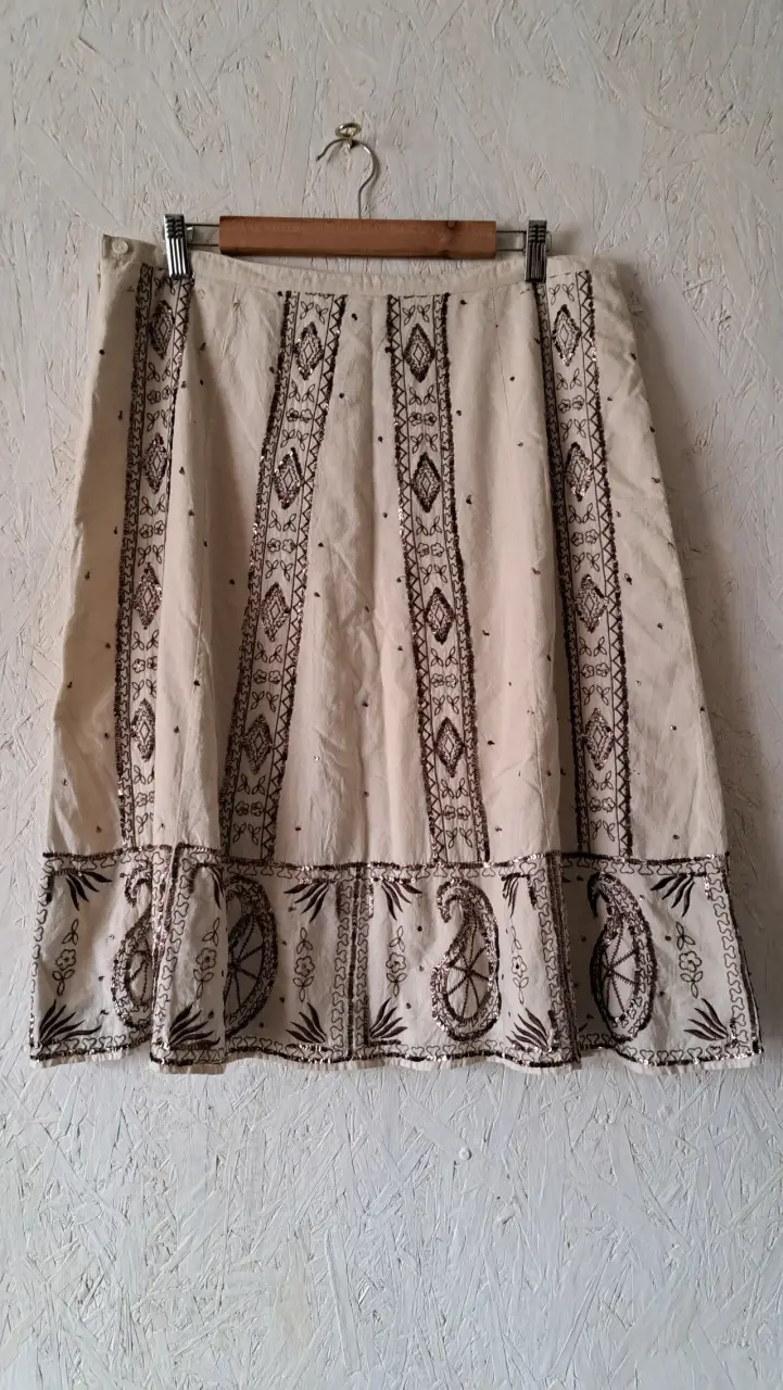 Falda bohemia con bordado étnico beige - 1