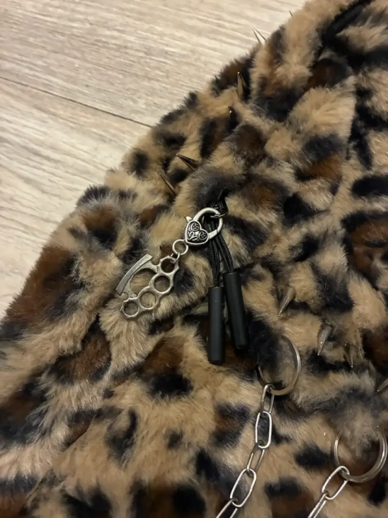 Mochila de peluche con estampado animal y tachas - 3