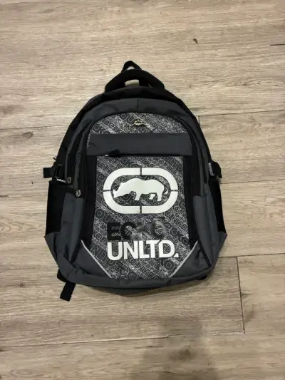 Mochila Ecko Unltd gris con diseño moderno - miniatura 1