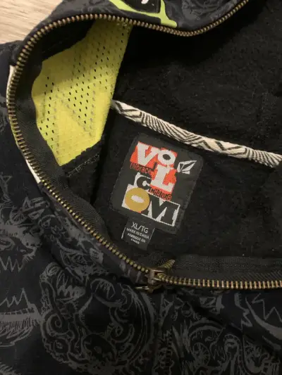 Polerón con capucha Volcom diseño gráfico - miniatura 3