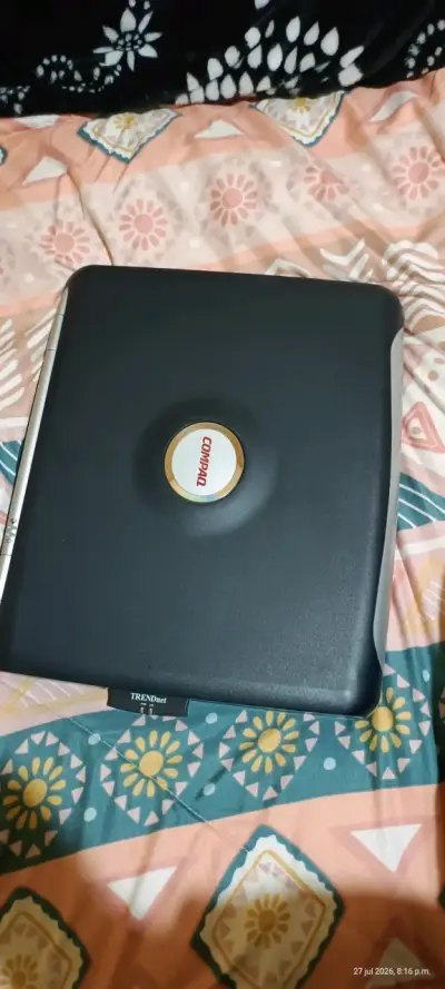 Laptop Compaq Presario 700 con tarjeta AVerMedia - miniatura 1