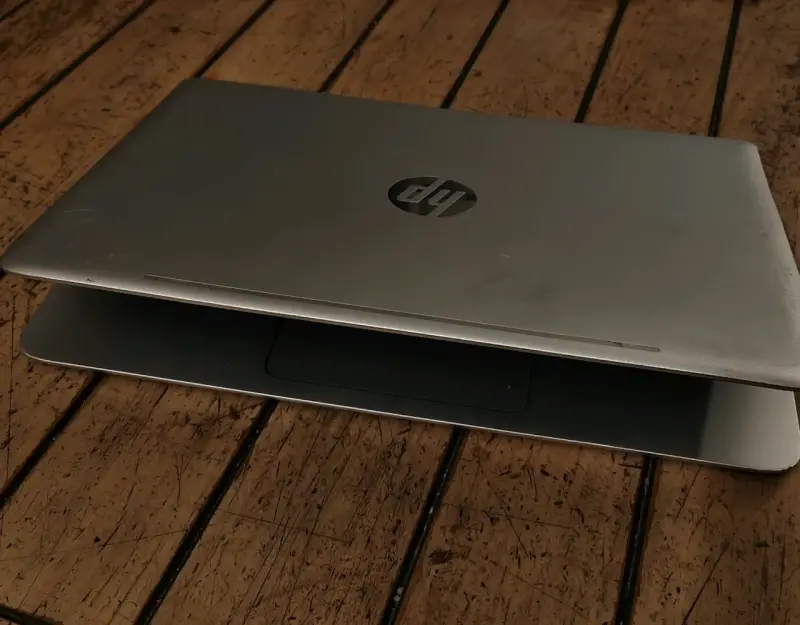 Laptop HP con pantalla de 15 pulgadas - 2