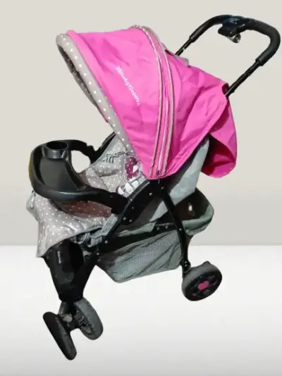 Coche de bebé rosa con diseño infantil - miniatura 1
