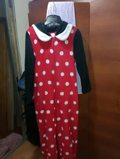 Pijama enterizo de polar con diseño de lunares - miniatura 1