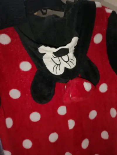 Pijama enterizo de polar con diseño de lunares - miniatura 3