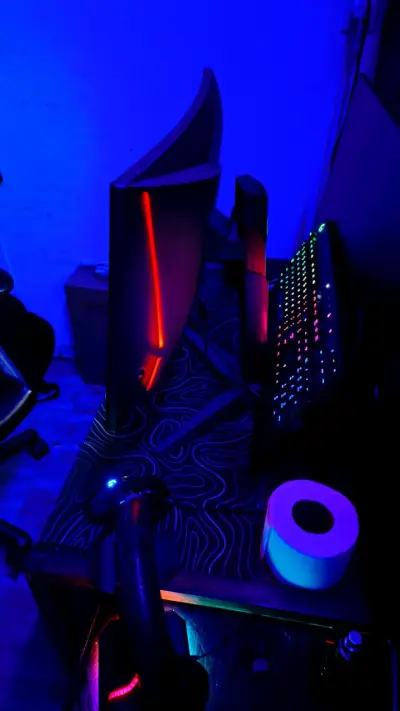 Monitor Gaming Curvo MSI Optix MAG24C 24 pulgadas - miniatura 3