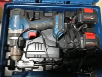 Taladro inalámbrico con batería recargable Dong Cheng - miniatura 1