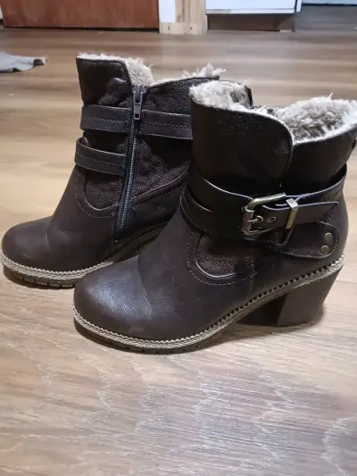 Botines de cuero marrón con forro de lana - miniatura 1