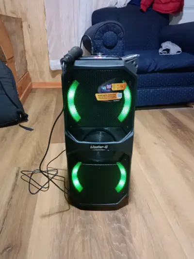 Parlante portátil Master-G con luces LED - miniatura 1