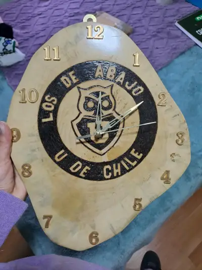 Reloj de pared artesanal U de Chile - miniatura 1
