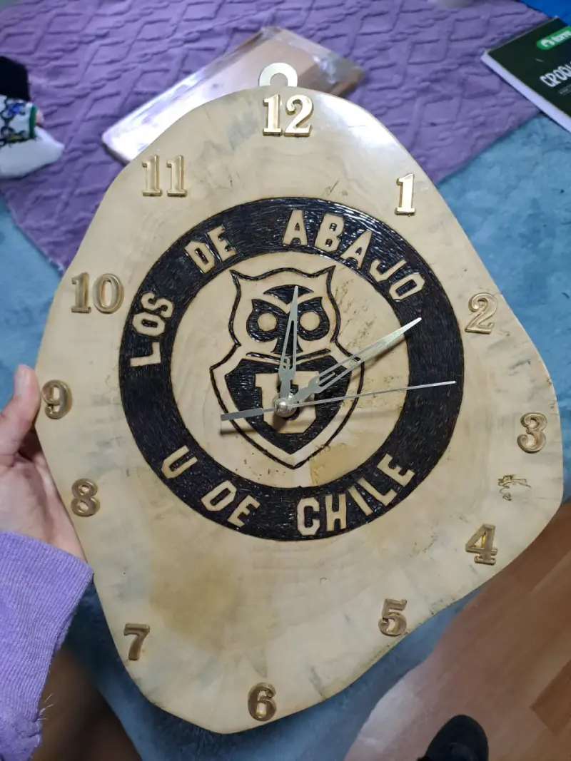 Reloj de pared artesanal U de Chile - 2