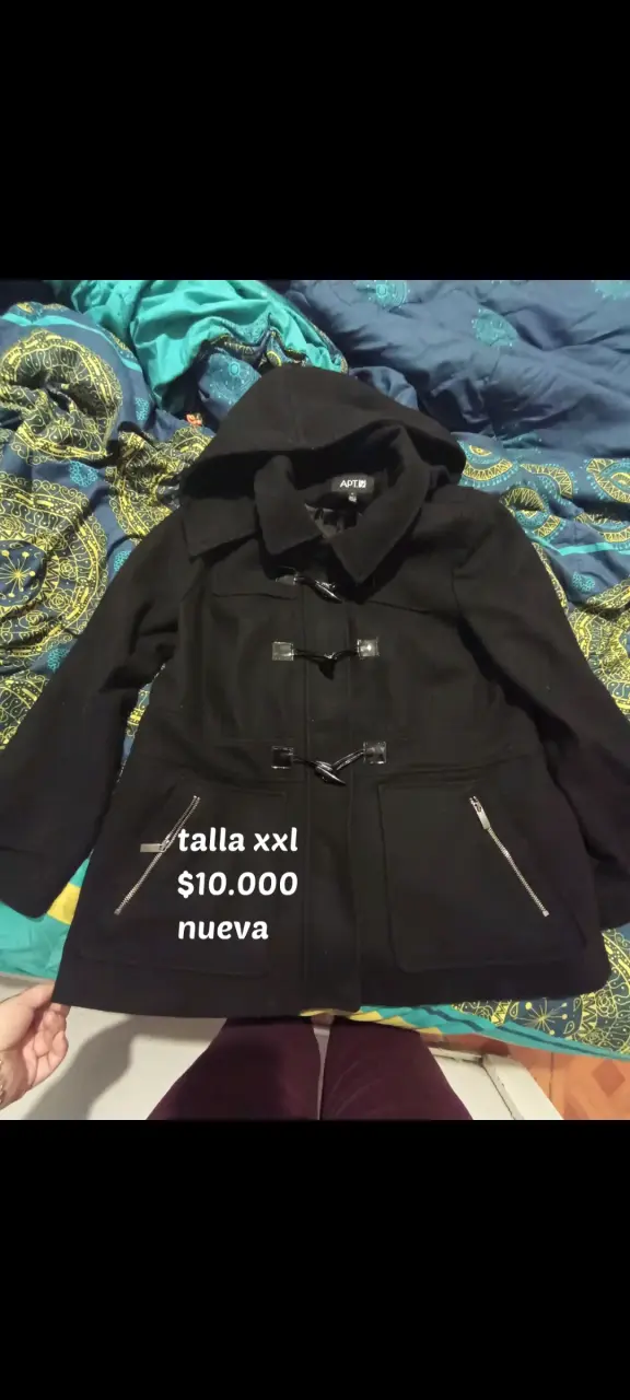 Abrigo negro con capucha talla XXL nuevo
